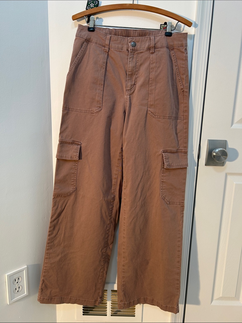 Women’s Wide-Leg High Waist Cargo Pants in Brown
